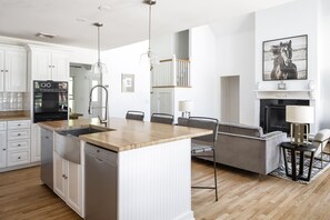 Interior - Amazing Hampton's Styled Getaway (Water Mill)