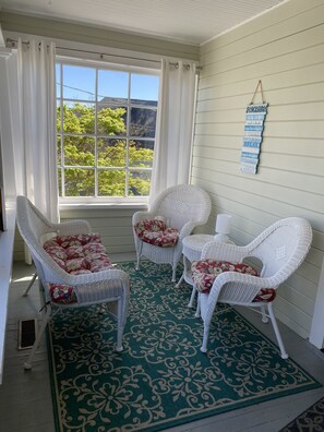 Interior - Sparkling clean 1920's bungalow (Petaluma)