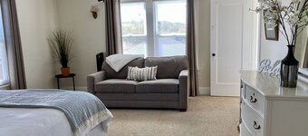 Sparkling clean 1920's bungalow