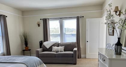 Sparkling clean 1920's bungalow