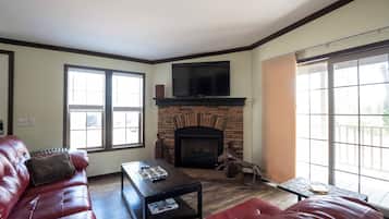 Smart TV, fireplace