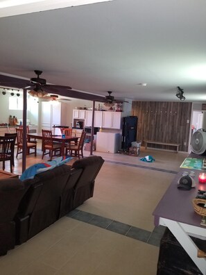 Interior - Waterfront home with 6 lots to play on. (Livingston)