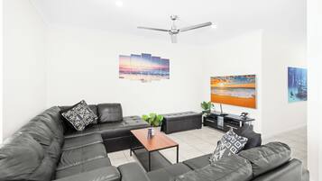 32-inch flat-screen TV with digital channels, LCD TV, Netflix