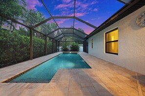 A heated pool - "Barefoot Breeze" Awaits (Bonita Springs)