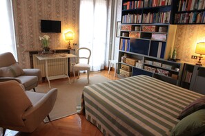 3 Schlafzimmer, Zimmersafe, Schreibtisch, Bügeleisen/Bügelbrett