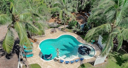 Key West Style Luxury Home lomakylätyylisellä uima-altaalla!