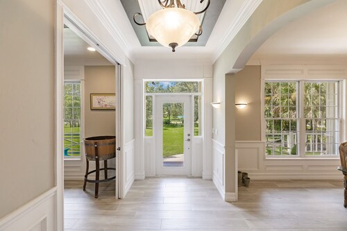 Key West Style Luxury Home lomakylätyylisellä uima-altaalla!