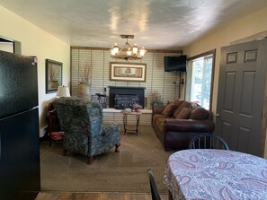 Smart TV, fireplace, DVD player