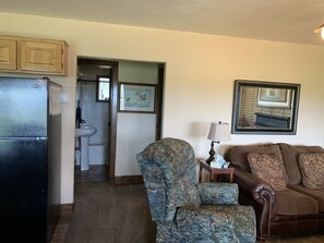 Smart TV, fireplace, DVD player