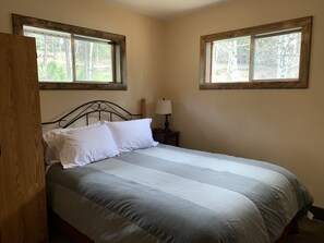 2 bedrooms, iron/ironing board, WiFi, bed sheets - Wildlife Viewing/ Spectacular/ Hot Tub/ Isolated/ Bryce Canyon -Zion Getaway (Alton)