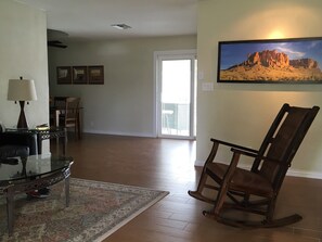 Smart TV, fireplace, DVD player, books - El Norte - 3bdrm, 2bath, Heated Pool, Walk to Asu (Tempe)