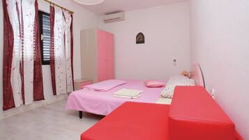 1 bedroom, iron/ironing board, internet, bed sheets