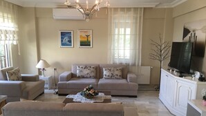 Villa, 4 Bedrooms | Living room | LCD TV - Mudanya Villa (Mudanya)