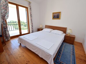 2 bedrooms, free WiFi - Cosy apartment for 6 guests with A/C, WIFI, pool, TV, terrace and pets allowed (Orebić)