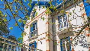 Property grounds - Beautiful private villa for 10 guests with WIFI, TV and terrace (Saint-palais-sur-mer)