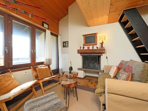 TV, fireplace, DVD player - Beautiful apartment for 4 people with WIFI, TV, balcony and pets allowed (Alpe Des Chaux)