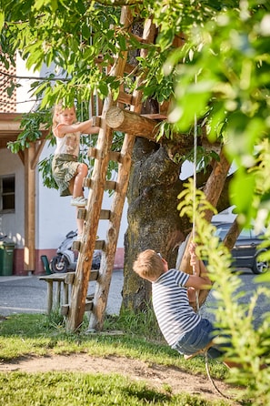 Children’s play area – outdoor