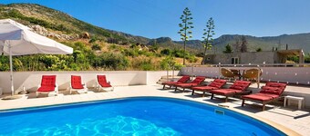 Lovely apartment for 4 people with WIFI, pool, A/C, terrace, pets allowed and parking