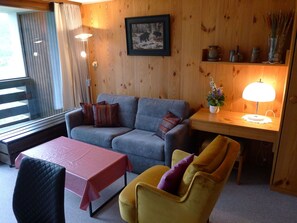 TV - Cosy apartment for 2 people with pool, WIFI, TV, balcony and panoramic view (Acletta)