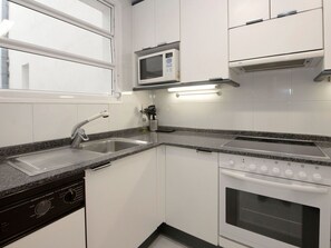 Mikrowelle, Ofen, Geschirrspüler, Gefrierschrank