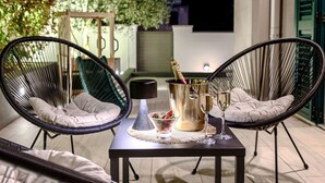 A patio with two black wicker chairs, a small table, a bottle of champagne, and two glasses. - Beautiful  villa for 6 guests with WIFI, A/C, private pool, TV, terrace and panoramic view (Pazin)