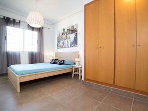 4 makuuhuonetta, vauvan matkasänky, ilmainen Wi-Fi