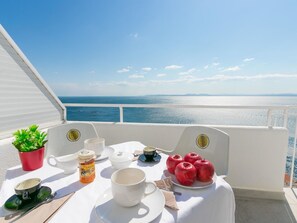 屋外ダイニングエリア