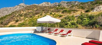 Cosy apartment for 3 people with A/C, WIFI, pool, terrace and pets allowed