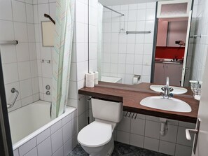 Bathroom - Lovely apartment for 2 guests with pool, WIFI, TV, balcony and panoramic view (Acletta)