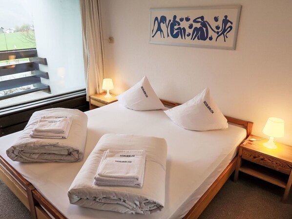 1 bedroom, travel cot, free WiFi - Lovely apartment for 6 people with pool, WIFI, TV, balcony and panoramic view (Acletta)