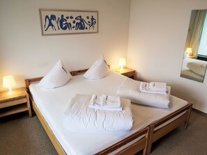 1 bedroom, travel cot, free WiFi - Lovely apartment for 6 people with pool, WIFI, TV, balcony and panoramic view (Acletta)