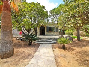 Exterior - Wonderful private villa for 4 people with WIFI, private pool, TV, patio and panoramic view (Inca)