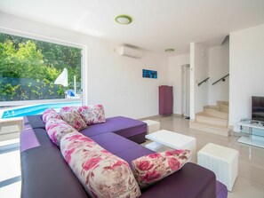 TV - Stunning private villa with A/C, WIFI, private pool, TV, terrace, pets allowed and panoramic view (Novi Vinodolski)