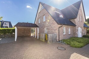 Unclassified image, 4 of 20, button