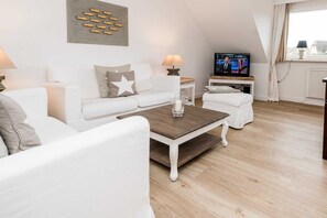 Unclassified image, 4 of 25, button - Rantumer Süderhüs (Sylt)