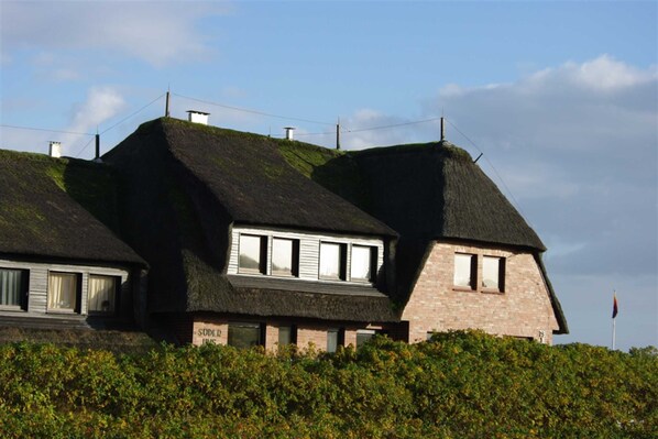 Unclassified image, 1 of 25, button - Rantumer Süderhüs (Sylt)