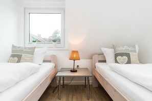4 bedrooms, travel crib, WiFi, bed sheets