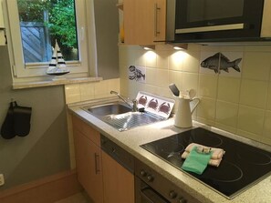 Kühlschrank, Mikrowelle, Ofen, Geschirrspüler
