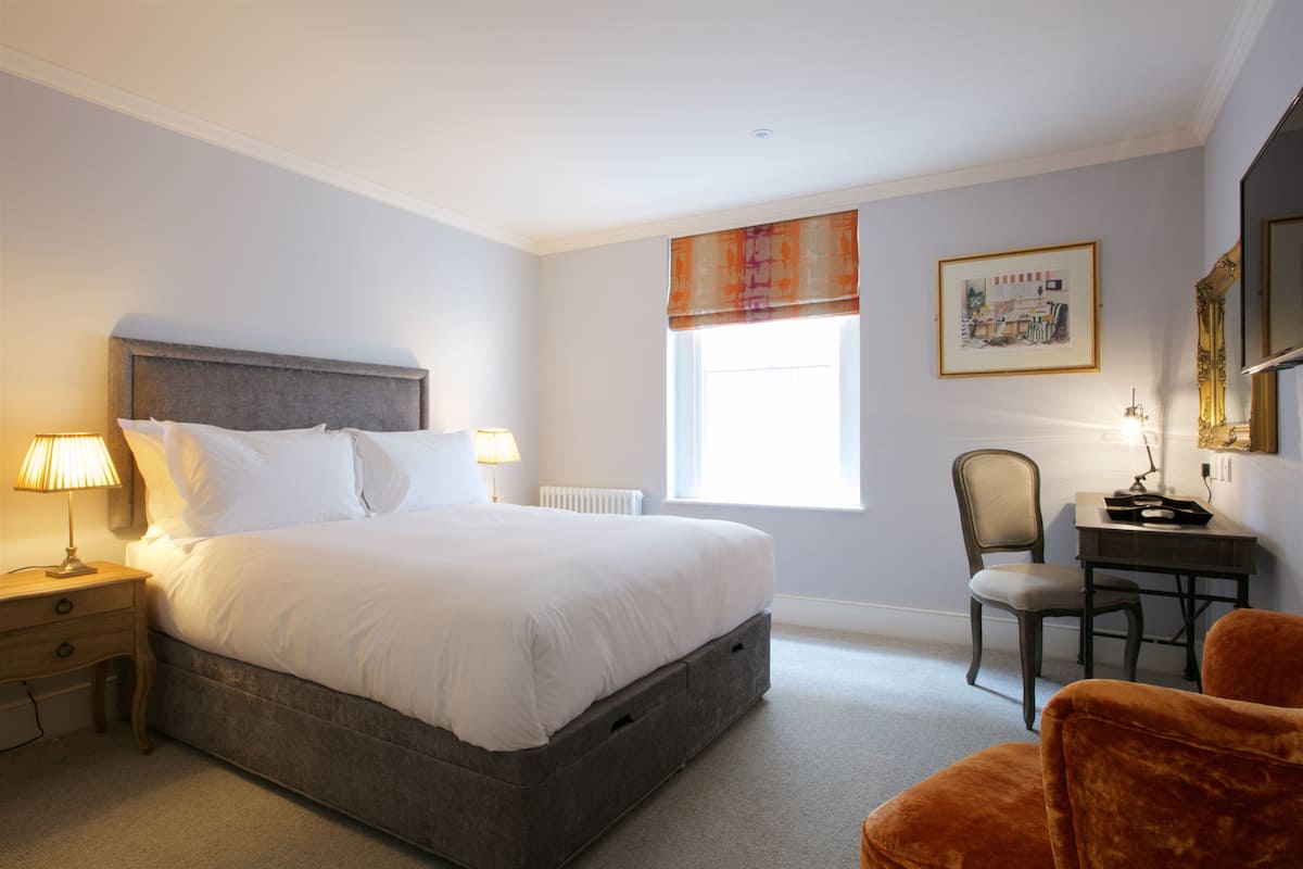 Chambre Double Supérieure, 1 grand lit, non-fumeurs (second floor) | Literie hypoallergénique, décoration personnalisée