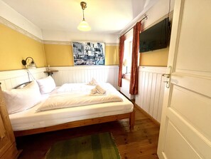 3 chambres, lit parapluie, draps fournis