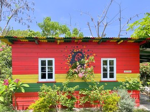 Chalet rustique économique | Literie de qualité, couette en duvet, coffre-fort, décor unique
