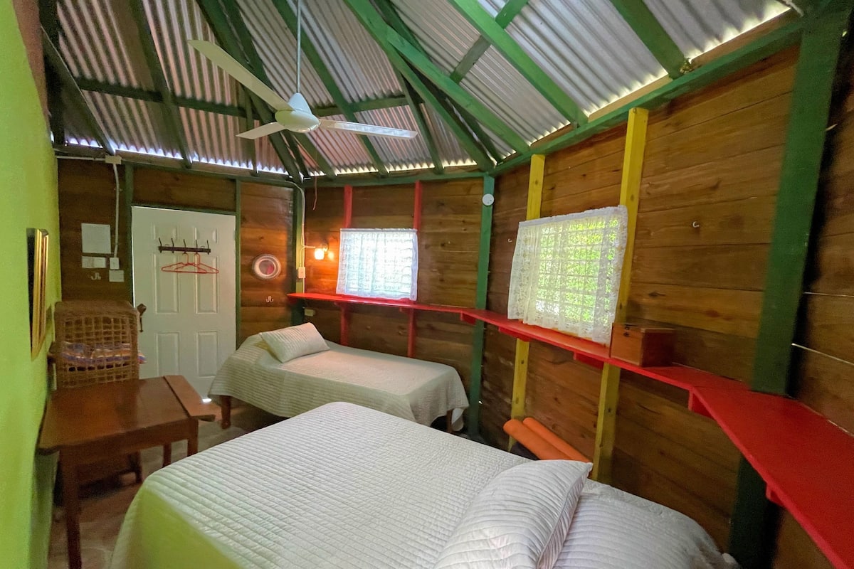 经济小屋, 2 张单人床, 无烟房 | 高档床上用品、羽绒被、客房内保险箱、熨斗/熨衣板