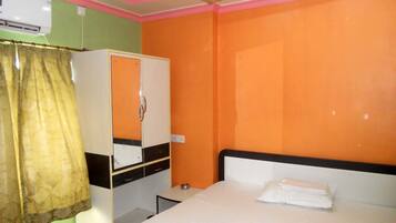 In-room safe, blackout curtains, rollaway beds, free WiFi
