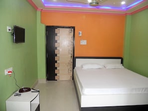 In-room safe, blackout curtains, rollaway beds, free WiFi