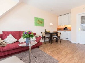 Unclassified image, 4 of 13, button - House 55 degrees North, Germany (Wenningstedt-Braderup (Sylt))