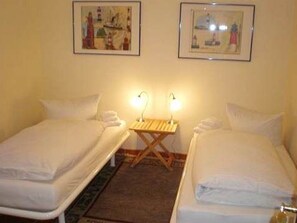 2 bedrooms, travel cot, WiFi, bed sheets