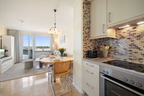 Kjøleskap, mikrobølgeovn, ovn og oppvaskmaskin