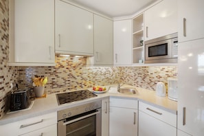 Frigorifero, microonde, forno, lavastoviglie