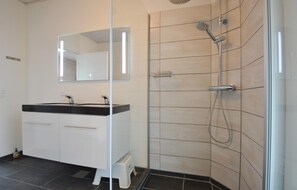 Shower - Beautiful home in Ebeltoft with kitchen (Ebeltoft)