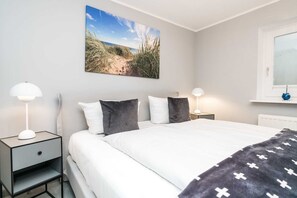 1 bedroom, travel cot, WiFi, bed sheets